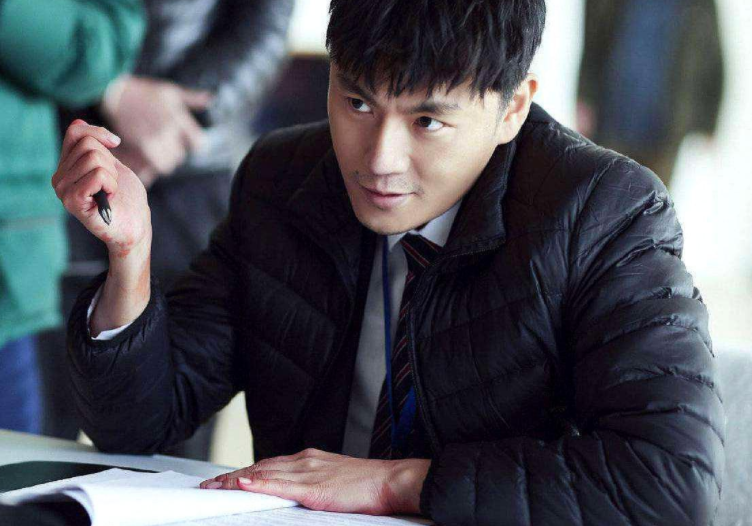 乔晶晶|没盼来《人民的名义2》，却等来这部40集大作，男主是影帝级男神