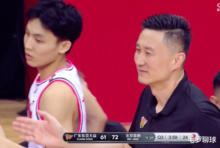 广东男篮|赵睿5犯，杜润旺5犯！杜锋绝望捂脸，10冠王广东落后13分有奇迹吗