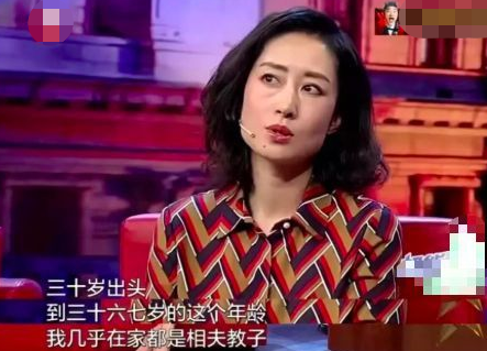 刘敏涛|刘敏涛现身苍蝇小馆，不顾形象大口吃面，素颜被指差别太大认不出