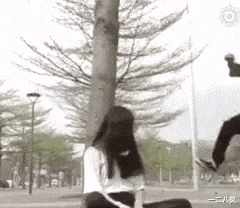 小姐姐|搞笑GIF: 这办公室是没别人了吗？ 哈哈哈