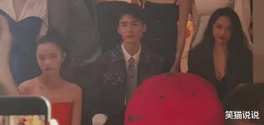 |《安乐传》木板成热议：热巴站着垫，龚俊坐着垫！网友锤实其北极兔封号！