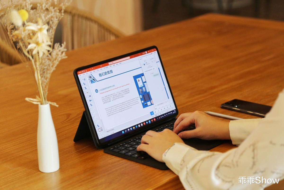 编程|搭载OLED屏 形态百变 华为MateBook E图赏