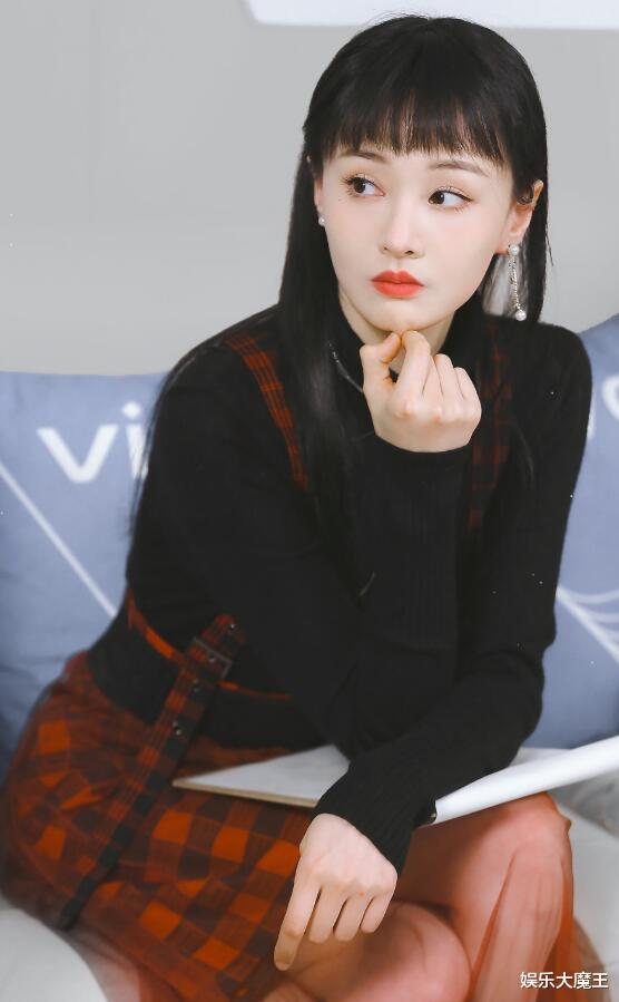 郑爽|郑爽被封杀后独自飞广州打扮似路人，没回家过年更没飞美国接孩子