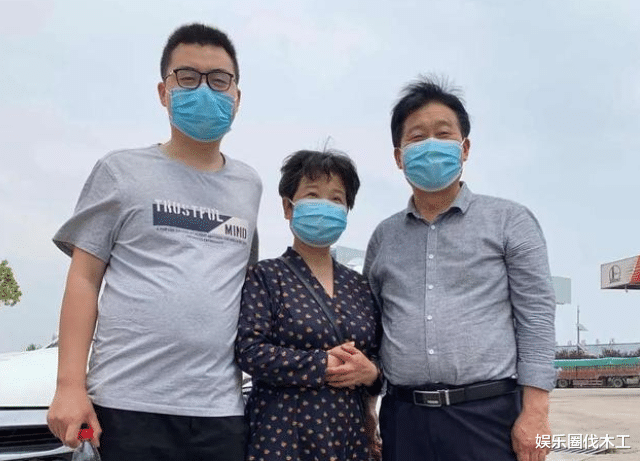 杜新枝|感恩杜新枝养了他28年，姚威在两位母亲中做出选择，态度很坚决