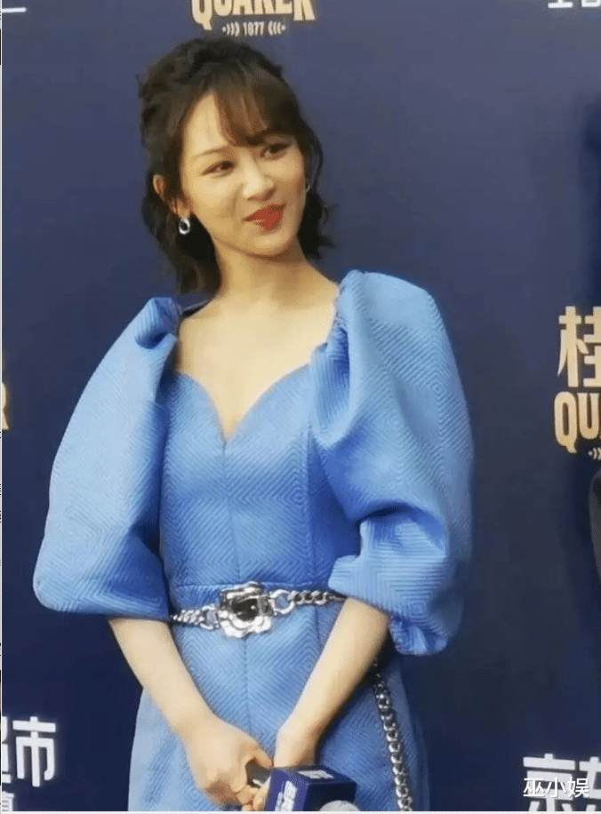 杨紫|杨紫脸又崩了？疑似玻尿酸打太多，下巴尖到离谱！
