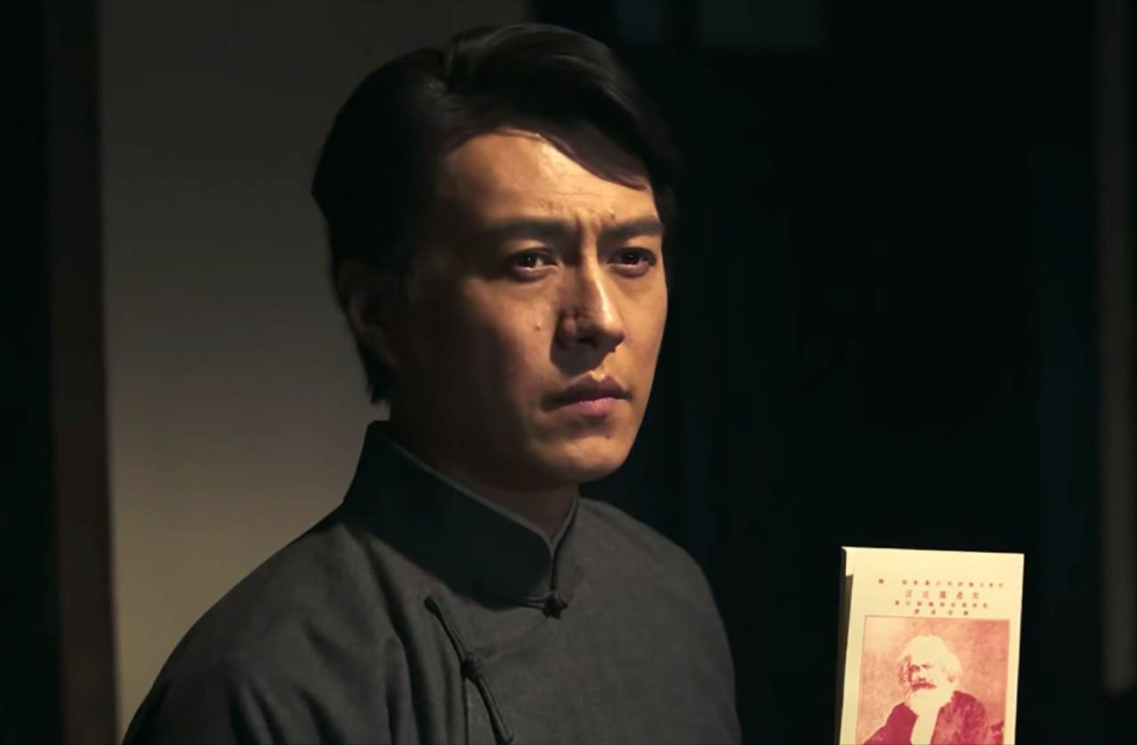 靳东|没盼到《人民的名义2》，却等来了这部40集大剧，开播收视就夺冠