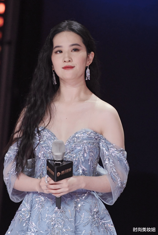 时尚美妆妞|刘亦菲难逃“中年发福”，身材圆润差点认不出，颈纹明显太真实