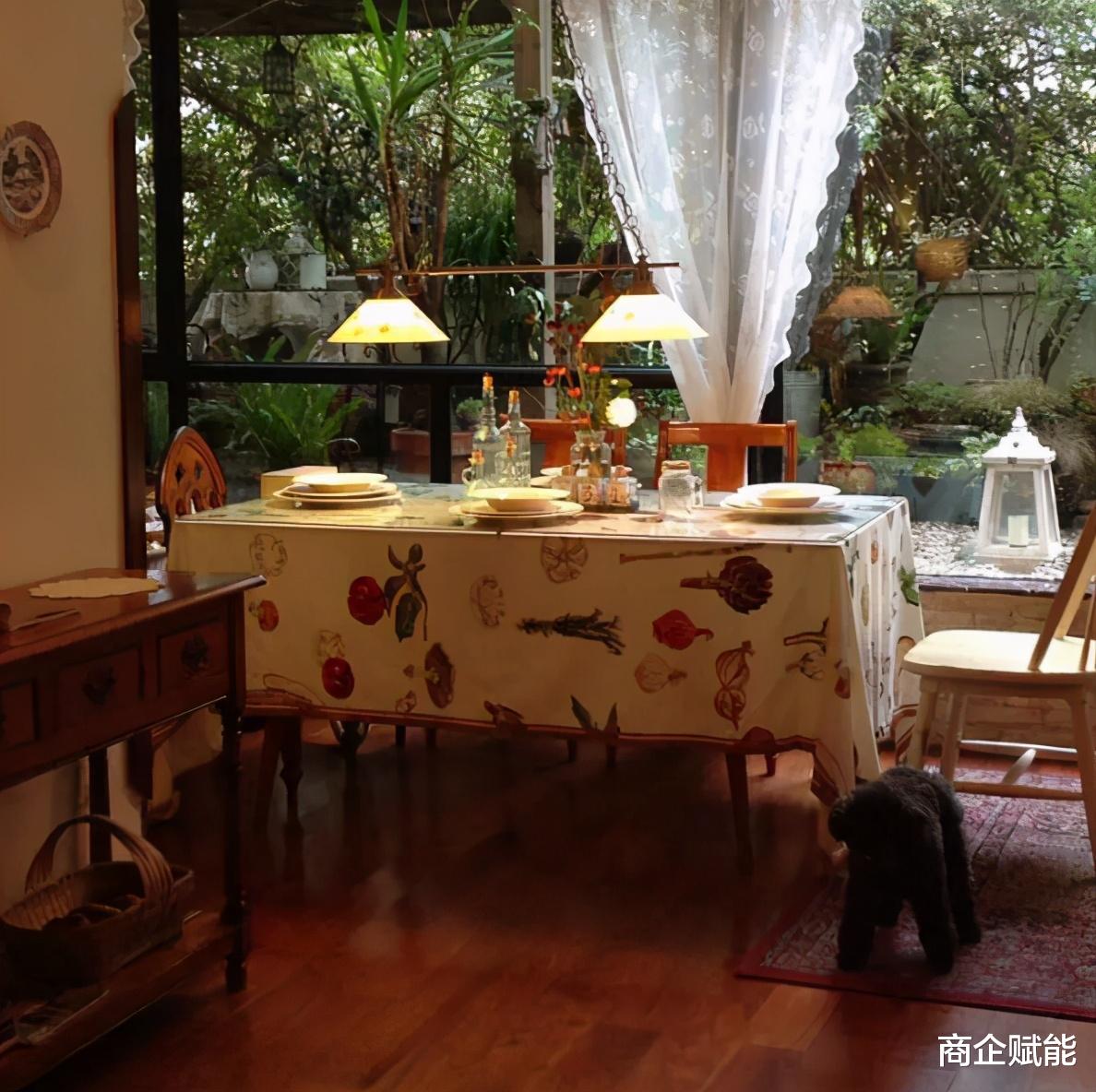 商企赋能 退休阿姨的养老生活，把生活过成诗，这才是真正的“芳华”