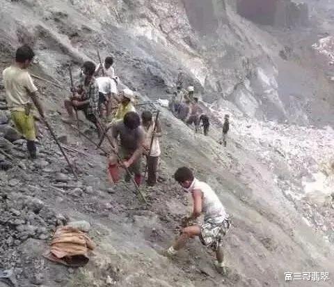 翡翠|翡翠在缅甸遍地都是，矿区里面的翡翠原石随便捡？这是真的吗？