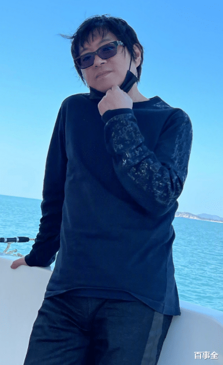 高晓松|高晓松剪掉25年长头发！肚子平坦不见赘肉，曾26天减掉26斤