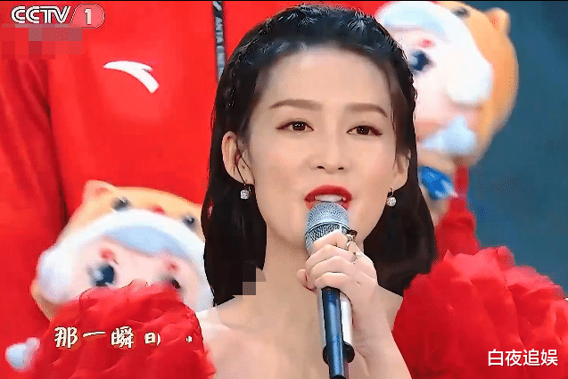 李沁|30岁李沁同台杨幂跟金晨，颜值气质都OK，结果却输在了发型上