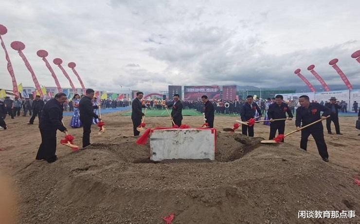 青海|青海这个县，被1所2.5亿学校“砸中”，占地10万㎡，幸福来得突然