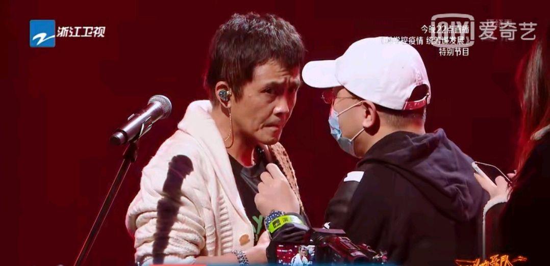 周晓鸥|《闪光的乐队》张楚发文故意不删括号,看看周晓鸥梁龙是怎么做的