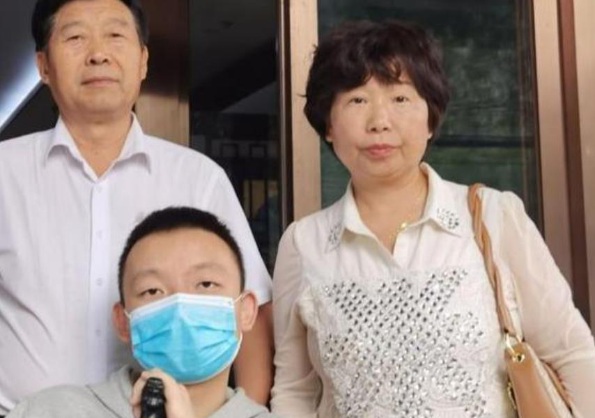 许敏|许敏到河南看孩子，看到许妈姚爸一家团圆，老杜称心里像刀扎一样