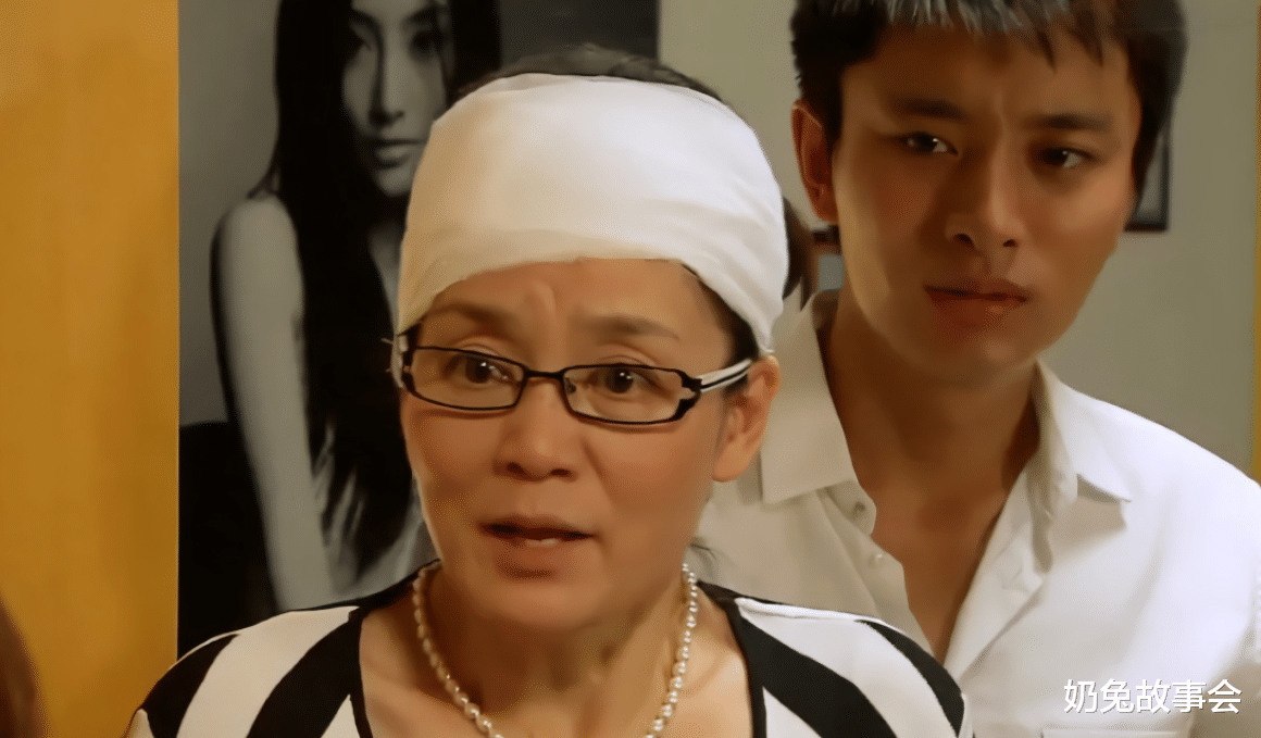 奶兔故事会|嫂子你是外人，就不要上桌吃饭了，小姑子说完，哥哥：你也是外人