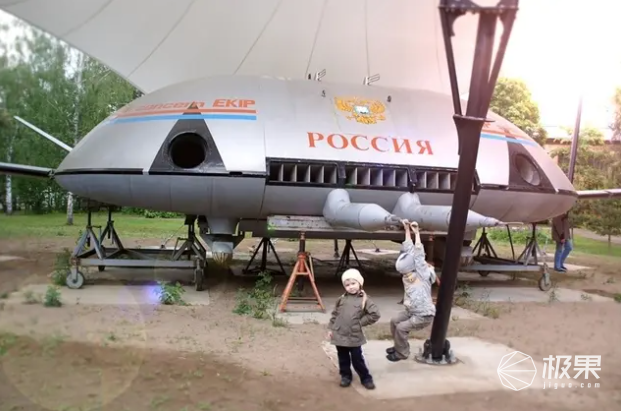 飞行器|老外打造奇葩电动“飞碟”!乘客只能趴着,每小时飞257公里