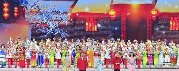 春晚|春晚观众席女富豪身份被扒，网传其佩戴珠宝总价值超六千万