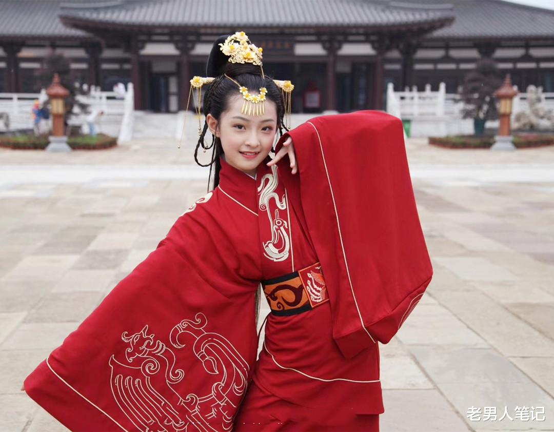倪妮|蒋家有女初长成，16岁的蒋韵兮演绎汉服美人，韵味十足