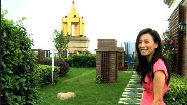 陈佩斯|张庭不分时日直播卖货，被责备后大哭生活不易，自己却住上亿豪宅