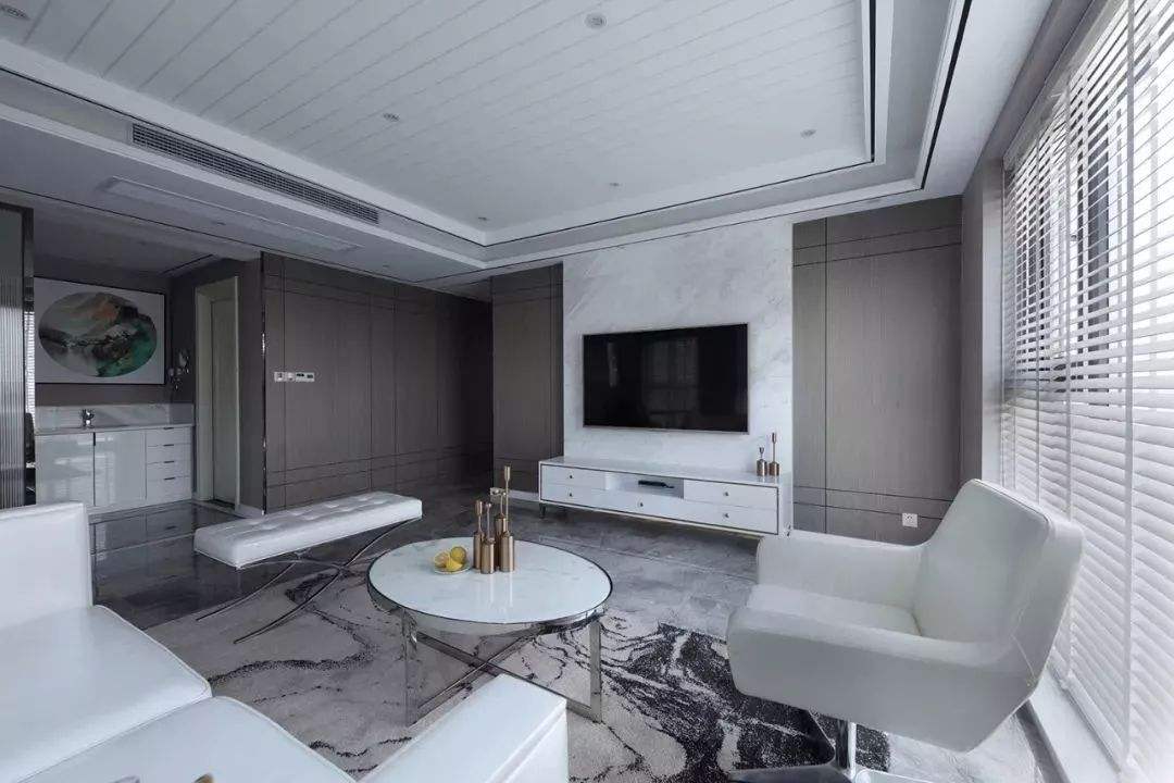 装修时安装的那些插座，就是这样一步一步逼死强迫症的