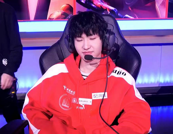 ag战队|AG一诺称自己没以前自信，再也回不到刚打职业的时候，但还得努力