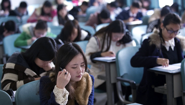 大学生|211大学食堂一组“偷拍照”火了，网友直言：这就是考名校的原因