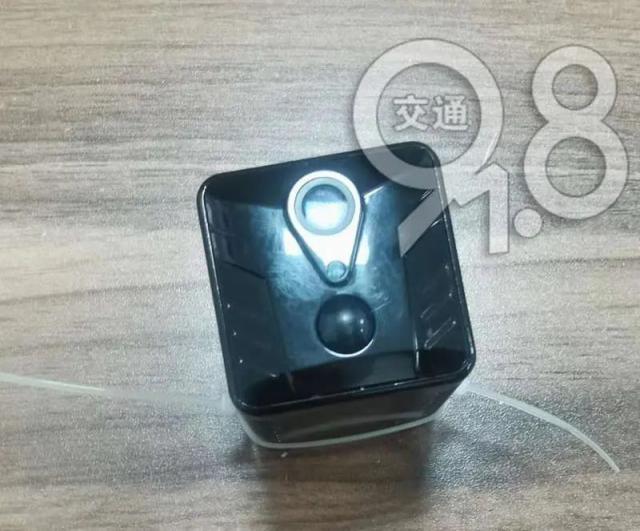 半岛晨报 一男子被另一男子“偷窥”，原因无语