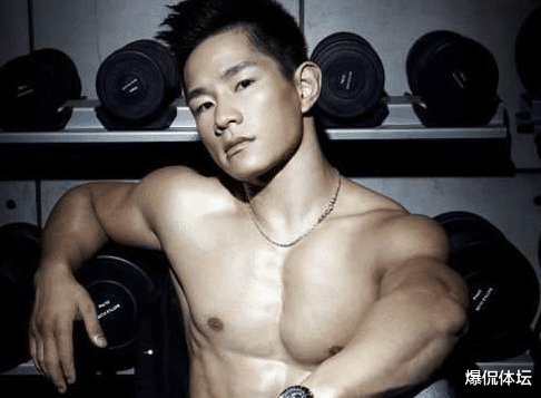楊建平|中國拳王身價(jià)上億，生涯比鄒市明更成功，嬌妻身材顏值不輸超模