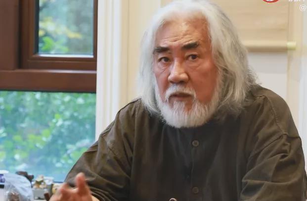 阳台养花匠 自取其辱？张纪中指责小鲜肉乱象，反连累小31岁娇妻惨遭网友吐槽
