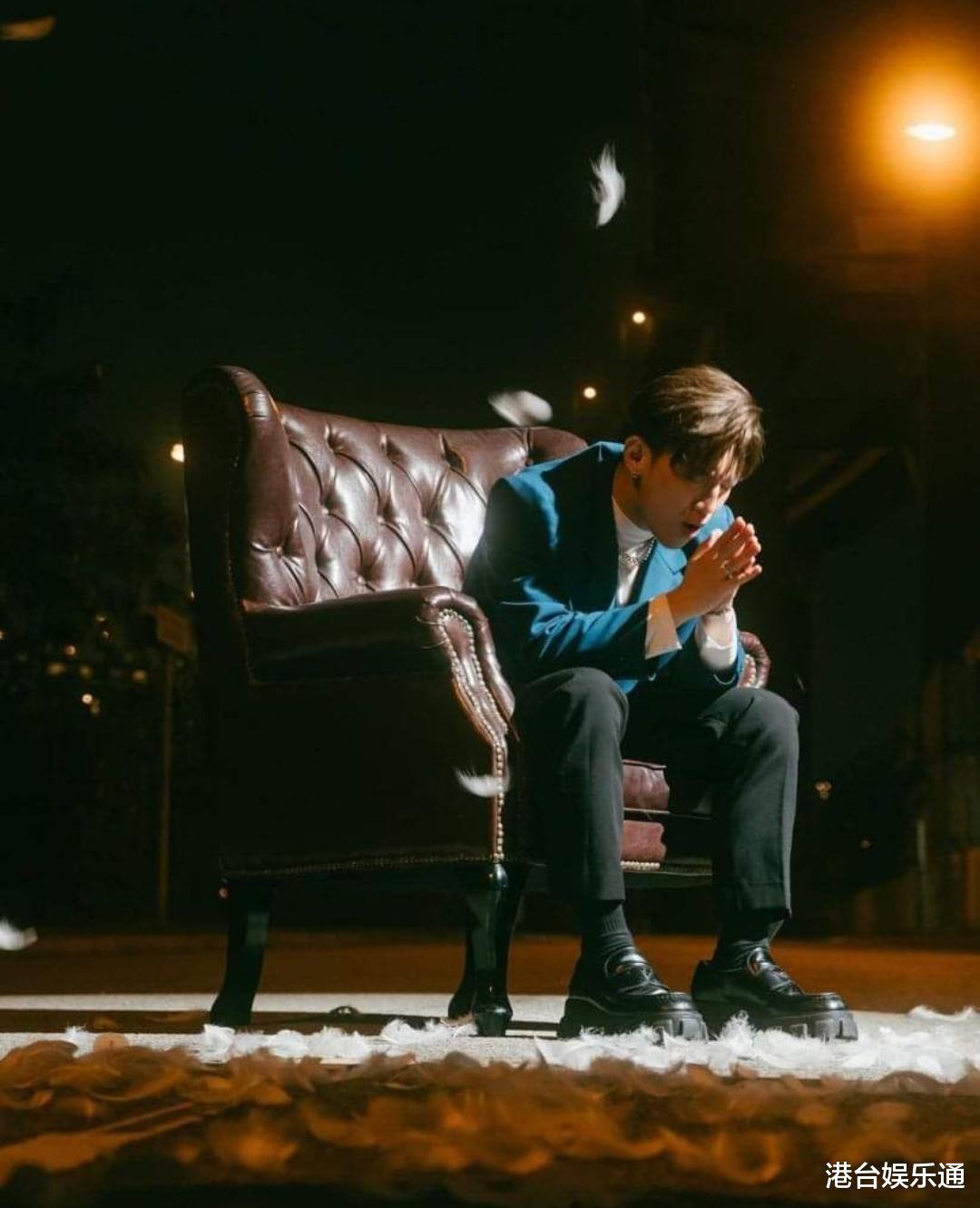 叱咤|香港歌手获《叱咤》金奖遭围攻！MIRROR粉丝：快把奖还给吕爵安