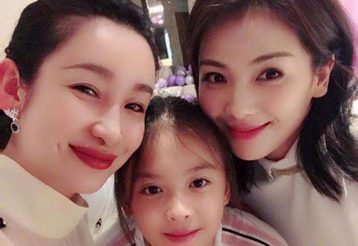 刘涛|王紫嫣12岁颜值逆袭，长成女团脸，难怪刘涛敢把易烊千玺叫女婿