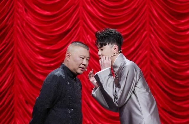 郭德纲|张云雷跟师傅吃饭，想给大家倒杯茶，郭德纲啪的一下就是一耳光