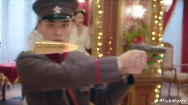 前方高能|海胆式中箭、弹簧式翻墙、手榴弹炸飞机，影视剧镜头能有多奇葩？