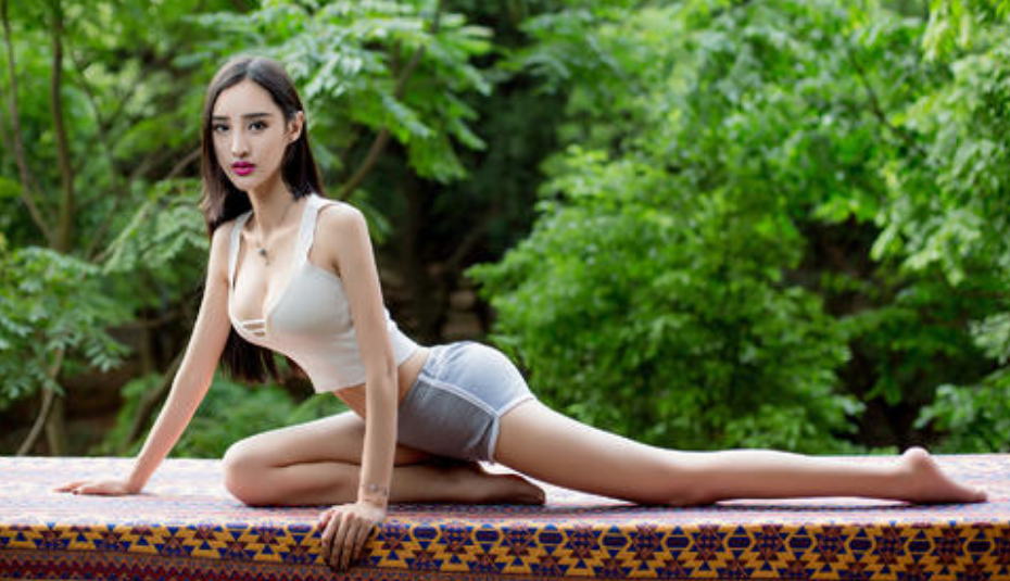 校花|抖音“最美校花”火了, 炸裂身材甜到犯规, 旺夫腿更是世间难寻!