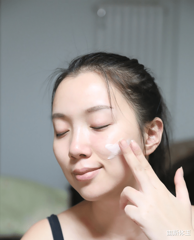 面霜 提醒女生：不论多忙，早上都要保养好这3个地方，让你年轻不显老