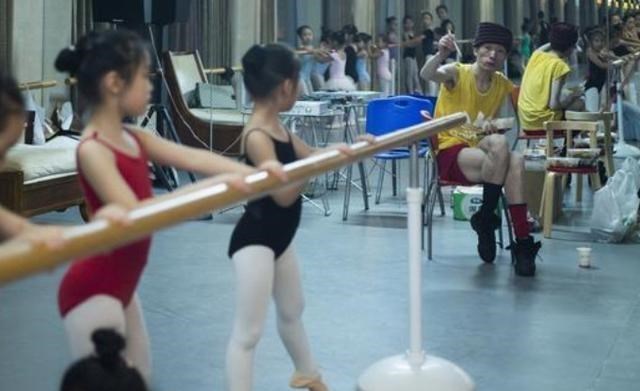 杨丽萍|46岁“巨婴”郭冷只会跳舞,连衣服都不会洗,年入百万却无人想嫁