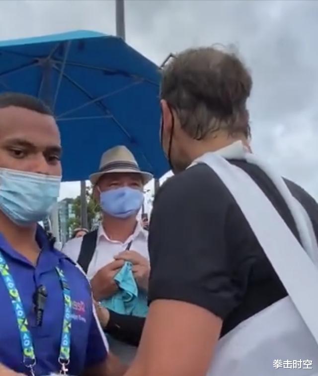 拜仁慕尼黑|這才是天王！納達(dá)爾因防疫規(guī)定無法給粉絲簽名，不停地作出道歉