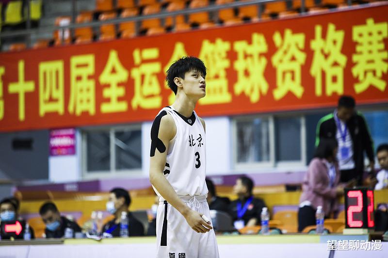 聊聊|聊聊曾凡博的優(yōu)缺點(diǎn)，未來可能會(huì)成為一名合格的NBA3D球員