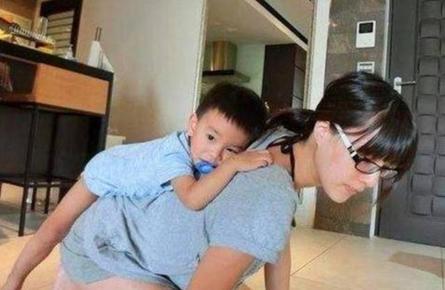 宏伟讲 “校花”婚后成“免费保姆”，丈夫拍视频四处炫耀嘲讽，惹怒网友