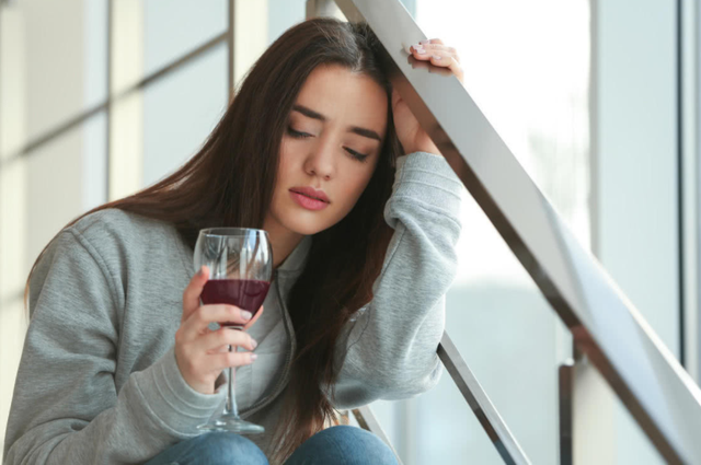 铠甲护士|女性过了55岁还没绝经，说明身体年轻？导致绝经推迟的因素是啥？