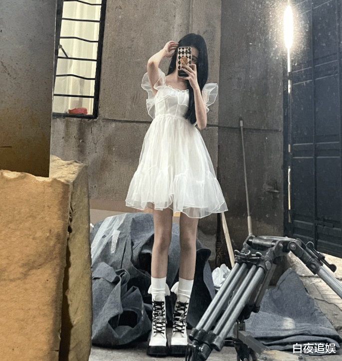 鞠婧祎|27岁鞠婧祎素颜模样火了，晒洗脸照力证美貌，皮肤嫩如婴儿肌