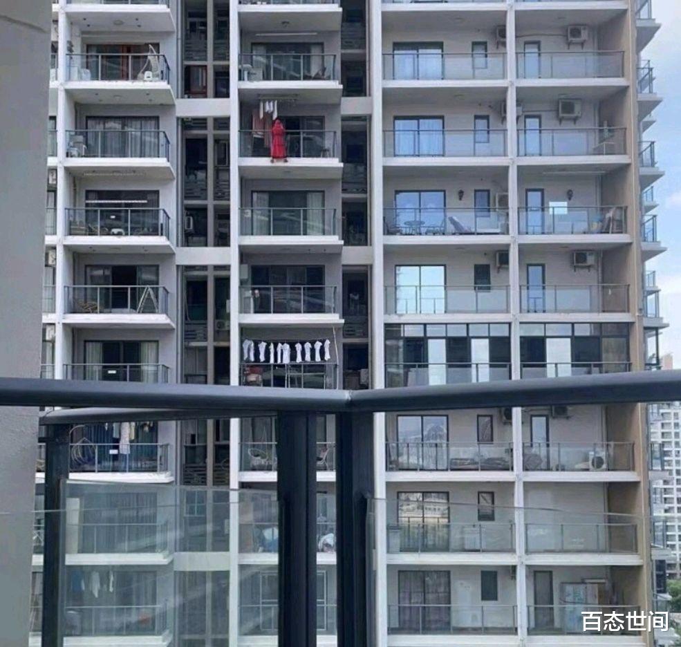 百态世间 三亚女子从头到脚一身红在25层阳台外拍视频时坠楼,房间里有遗书