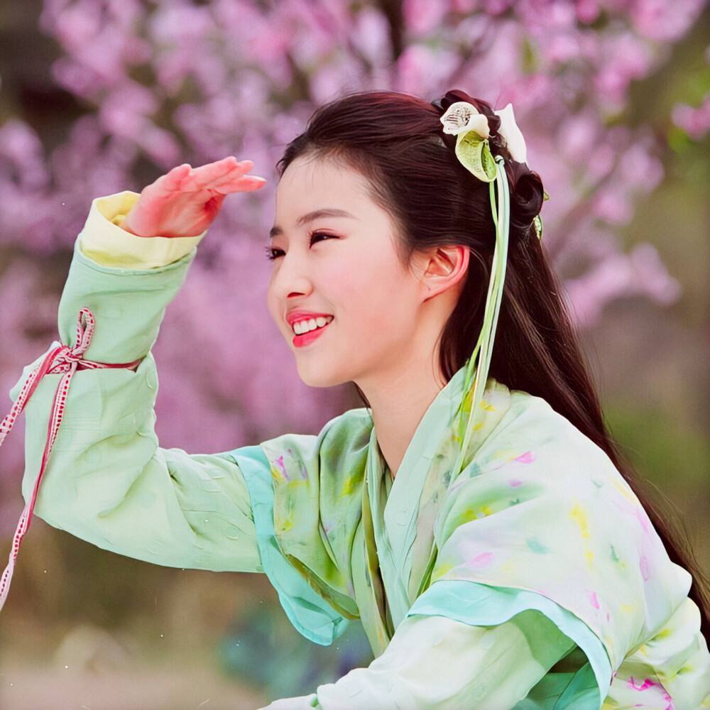 赵灵儿|重新回顾《仙剑一》才发现，原来赵灵儿的服装有这么细节