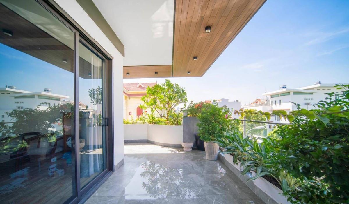 挑空客厅显大气，入户院子挺精致，这套360㎡别墅完工收获一致好评