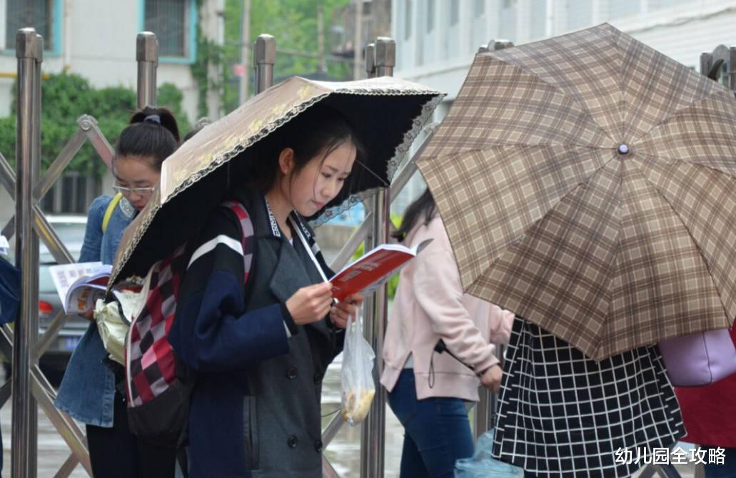 幼儿园全攻略|教师考编到底要不要报班?光靠自觉就能上岸,你想法未免太天真!