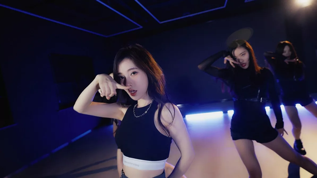 冯提莫|冯提莫生图照堪称神颜，皮肤状态令人羡慕，美到令人窒息