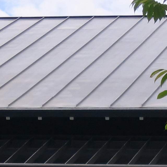 轻钢结构屋顶为何首选铝镁锰板材?