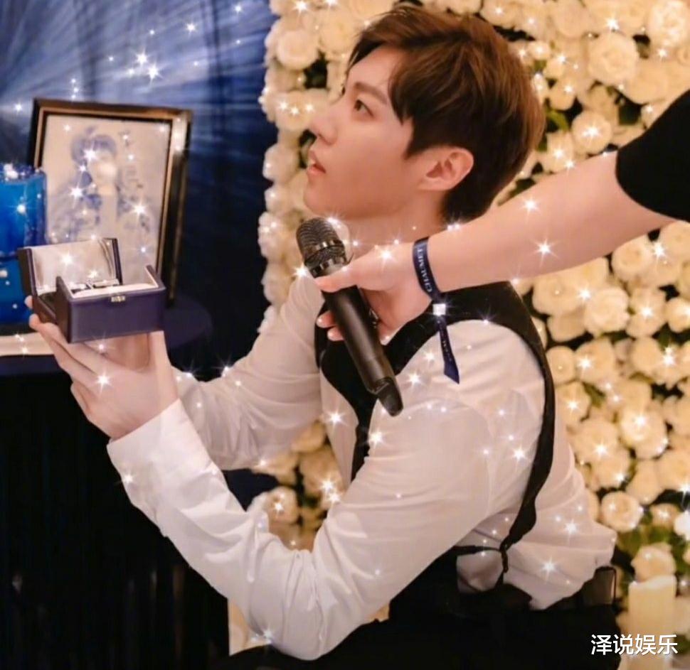 赵本山|赵本山女儿接受美男求婚喜极而泣,男方身份令人羡慕,白小白功不可没