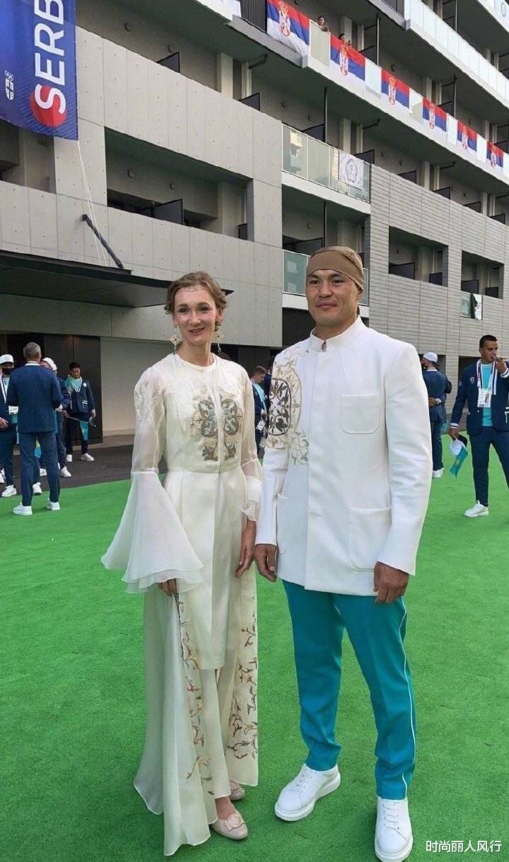 时尚丽人风行|开幕式女旗手“仙女脸”彻底火了！穿纱裙入场，摘下口罩颜值惨跌