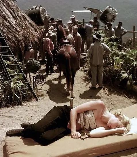 高以翔|谁会想到这个在片场累得睡着的姑娘，第二年竟然成了摩纳哥王妃